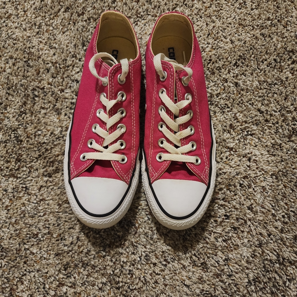 Women's Converse low top chucks
